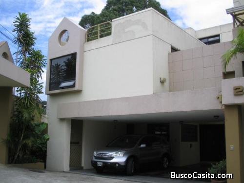 Casa En Venta  En Zona 10 Boulevard Los Próceres; Idi: 133419