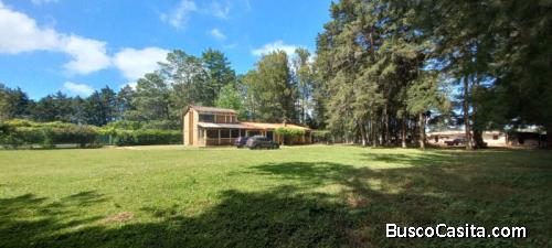 Casa Campestre Con 25 Mil Varas De Jardin, Renta; Idi: 134997