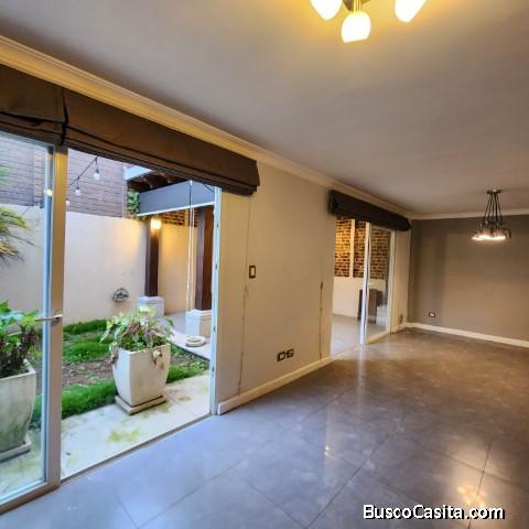 Casa En Renta Prados De San Cristóbal, Guatemala; Idi: 139648