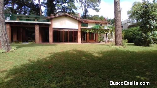 Renta De Casa De Lujo En Zona 14; Idi: 120349