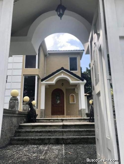 Se vende casa en carretera a El Salvador 