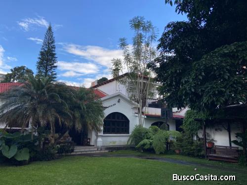 RENTO CASA EN ZONA 10