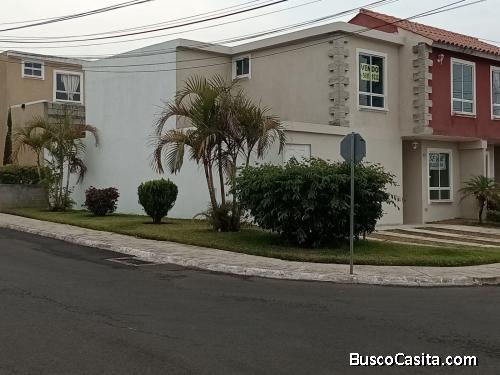 CASA DE 2 NIVELES DENTRO DE GARITA - Residenciales San Jose. Condominio Las Azaleas