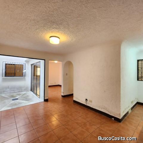 Casa En Venta Pinares De San Cristóbal, Guatemala; Idi: 140367