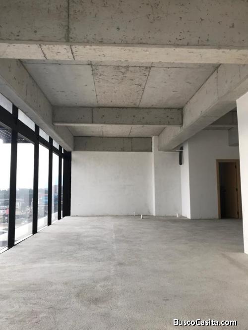 Se alquila oficina en Edificio nuevo en zona 10. Excelente ubicación, entre Diagonal 6 y Próceres.