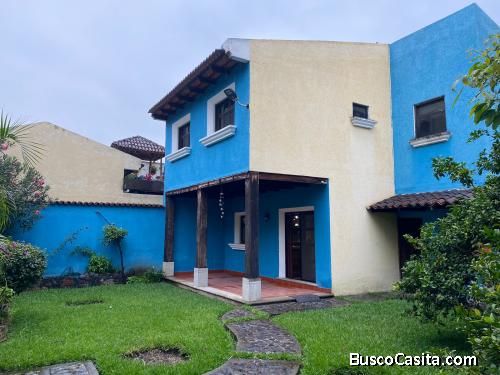 Casa de esquina en venta en Bella Vista #JocotenangoSacatepequez con vistas a los volcanes
