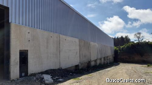 RENTO BODEGA 1,600 MTS. CARRETERA EL SALVADOR