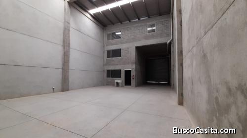 RENTO BODEGA 700 MTS. ZONA 4 MIXCO