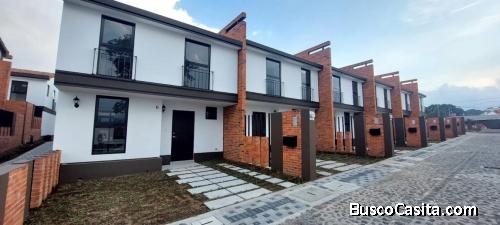 Casa En Venta En Senderos Del Comendador Fase 1; Idi: 140475