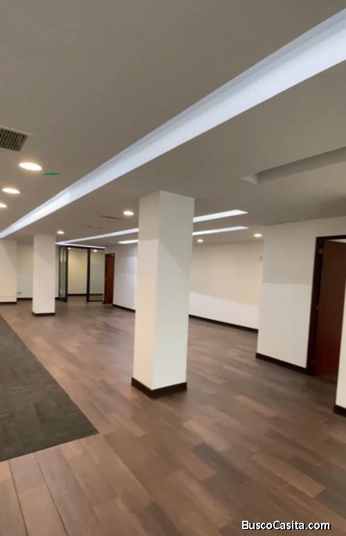 Se renta oficina grande en zona 11