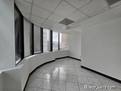 En renta Oficina en Zona 14 Edificio Europlaza