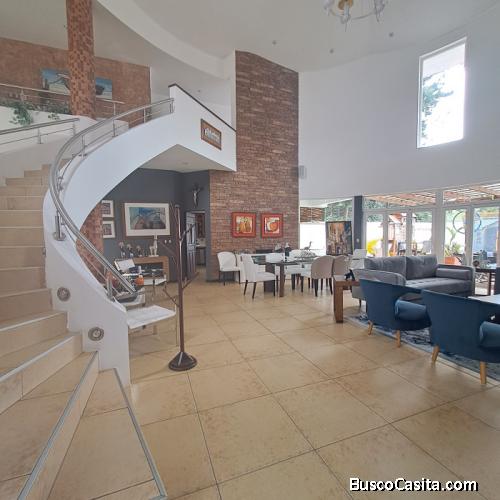 Casa en Venta 4 hab 6 parqueos amplio jardin Garita Olmeca