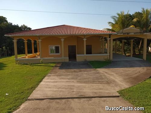 Casa VendoRento de un nivel en Morales Izabal