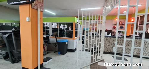 Local comercial de 415 M2 en RentaVenta zona 18