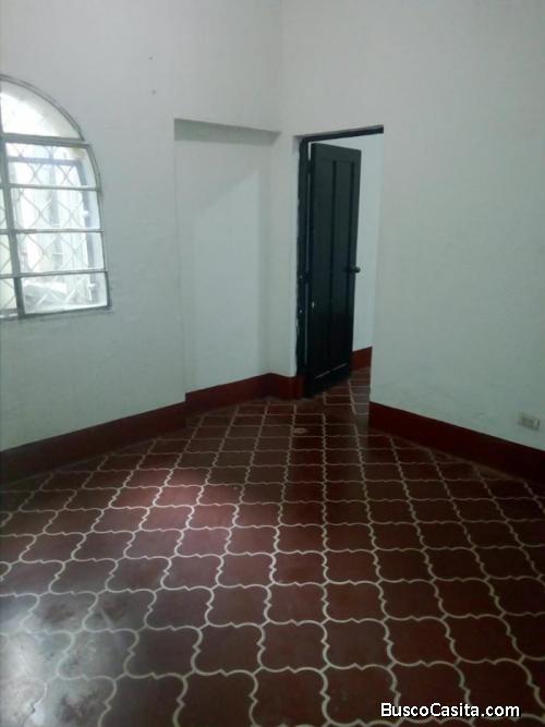 Habitación en renta en zona 9