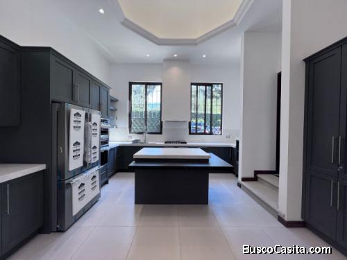 Amplia Casa En Venta En Condado Del Obispo; Idi: 141350