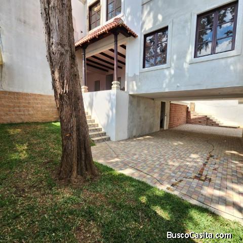 Casa Con Jardín En Venta Zorzoya San Lucas Sacatepéquez; Idi: 141615