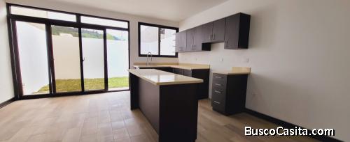 Casa Moderna en Pre-Venta en Hacienda Real Zona 16