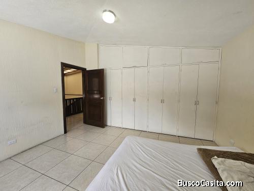 CASA EN RENTA SOBRE AVENIDA DE ALTA AFLUENCIA ZONA 11