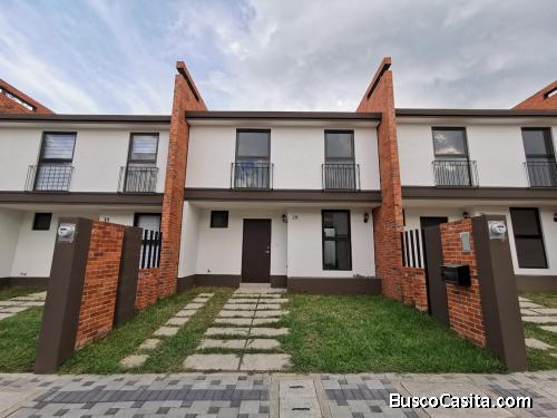 Rento casa en Senderos del Comendador #CiudadVieja a 15min de #AntiguaGuatemala