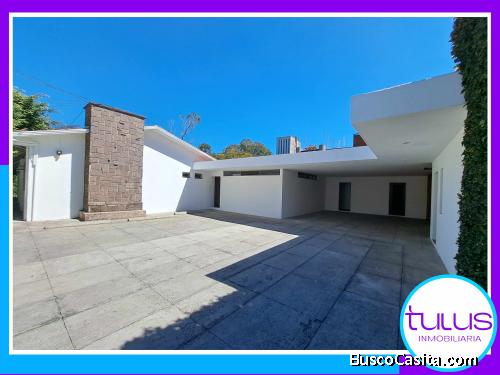 CASA COMERCIAL EN RENTA EN ZONA 10