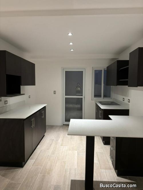 CASA MODERNA EN PRE-VENTA EN HACIENDA REAL ZONA 16