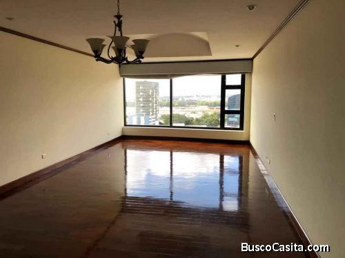 APARTAMENTO RENTA ZONA 14, TRES HABITACIONES
