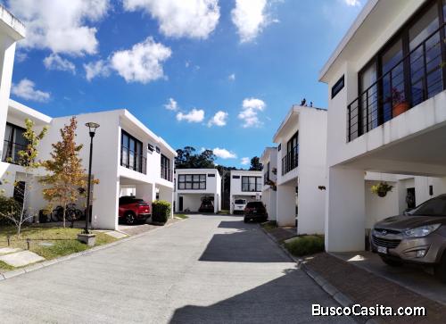 Casa En Venta Con 4 Habitaciones En Residenciales 360; Idi: 141144