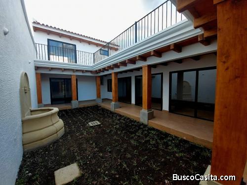 Preciosa casa en venta de 2 niveles a 25min de Antigua Guatemala