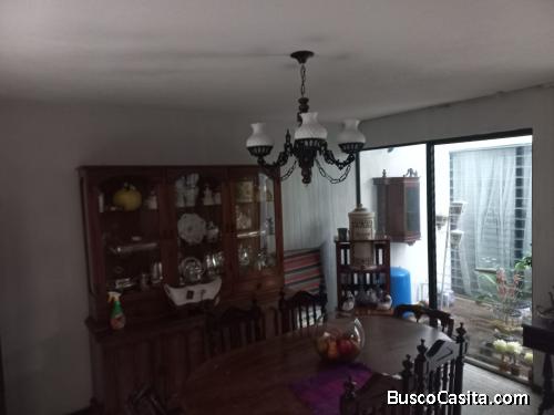 Alquiler de casa sobre boulevard en zona 15