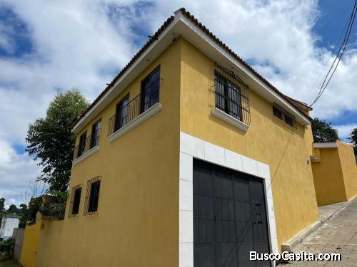 En venta , se ofrece apartamento de 2 niveles en la embaulada, San Lucas Sacatepéquez