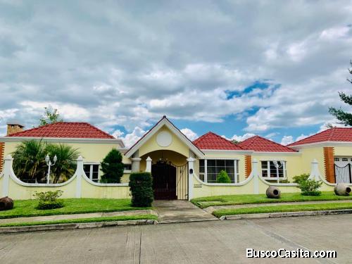 En venta , se ofrece amplia casa en  Km 23 de carretera al Salvador condominio Casa y Campo.