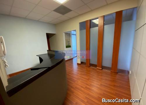 Oficina en Alquiler Zona 10, 8 Ambientes, 80 m2, US$1,160