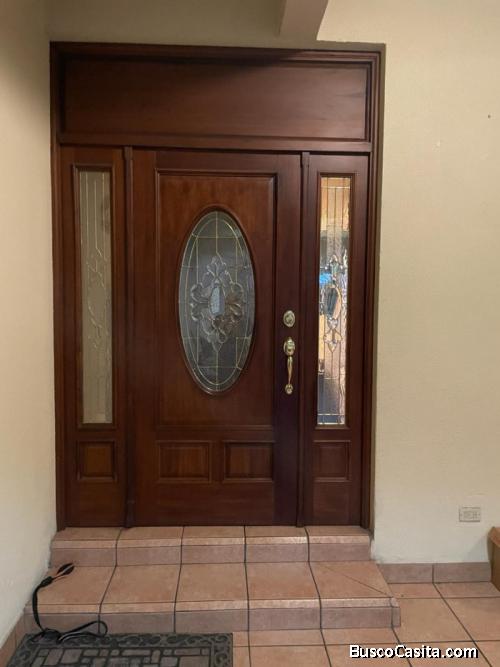 En Alquiler casa en zona 2