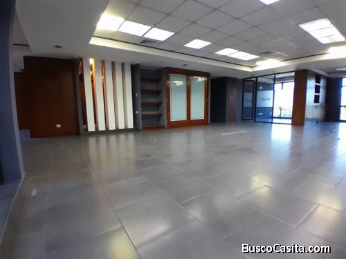 Rento espaciosa oficina en zona 9