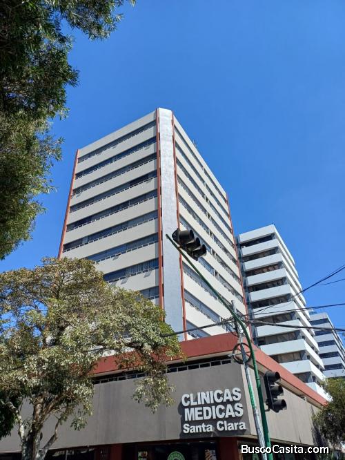 SE ALQUILA OFICINA PARA CLINICA EN EDIFICIO CLINICAS MEDIAS SANTA CLARA Z.10