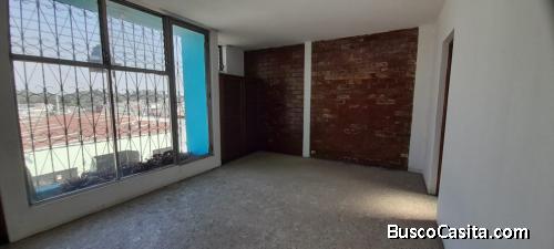 RENTO EDIFICIO EN ZONA 12