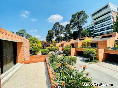 En renta casa en la zona 14 sobre la 5ta Avenida.