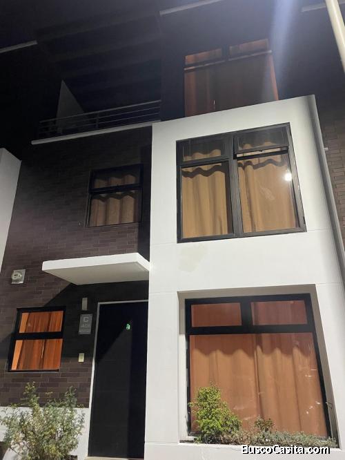 Casa de 86mt2 de tres niveles tipo townhouse