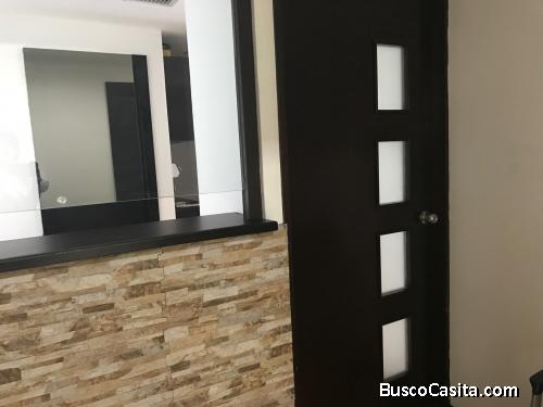 VENTA Oficina amueblada en edificio zona 15