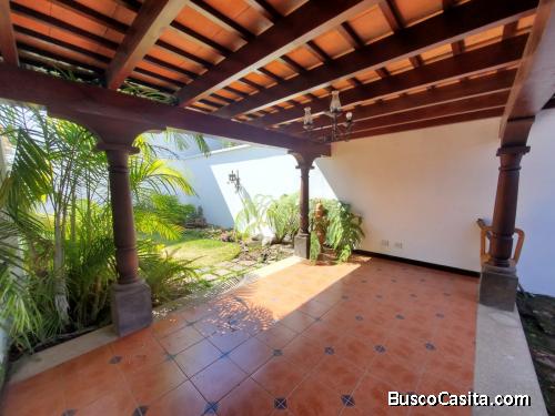 EN VENTA CASA EN HACIENDA DEL COMENDADOR ANTIGUA GUATEMALA 