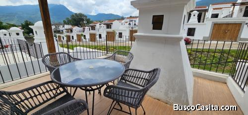 Vendo casa amoblada en Ciudad Vieja dentro Residencial