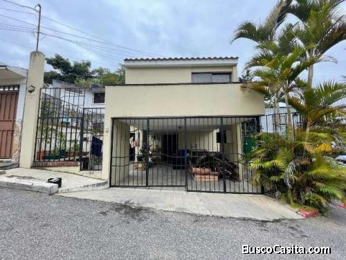 Residencia con apartamento en venta, Dentro de condominio en Blvd Tulam Tzu