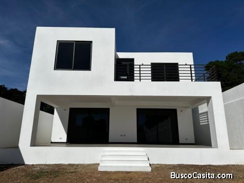 En Venta Casa en Condominio Arrazola, Fraijanes