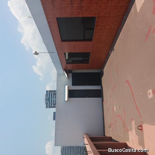 EN RENTA OFICINA CON AMPLIO BALCON EN ZONA 13