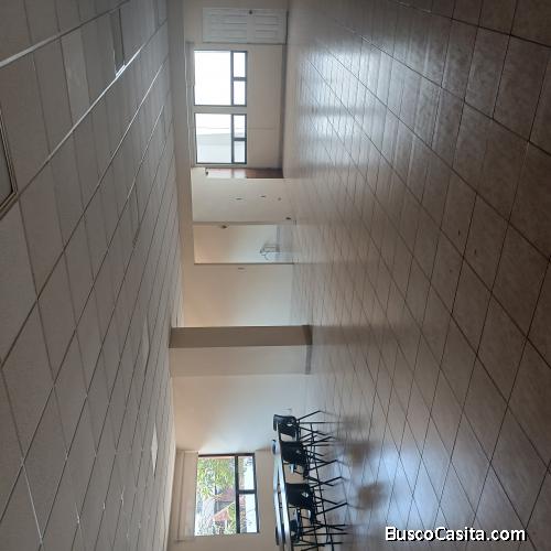 AMPLIA OFICINA EN RENTA EN ZONA 13 