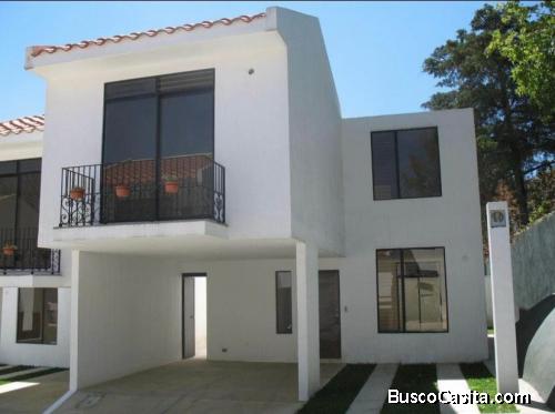 Hermosa casa en venta en San Cristóbal, Sector A 10