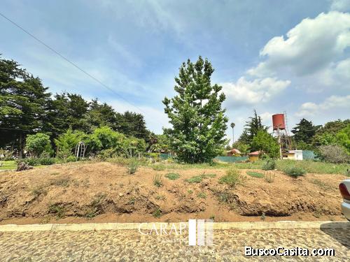 Terreno de esquina en Residencial Santa Teresa en Santa Lucía Milpas Altas 