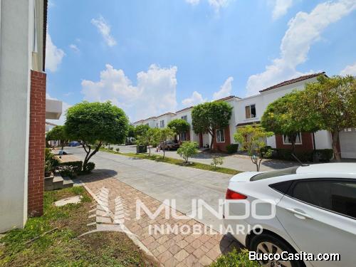 HACIENDA DE LAS FLORES CASA EN RENTA