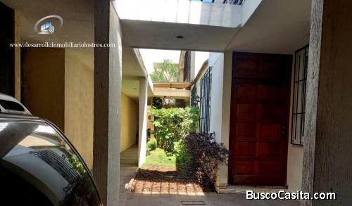 EN ALQUILER BONITA CASA ZONA 14 DENTRO DE RESIDENCIALES DARUE SECTOR LA VILLA